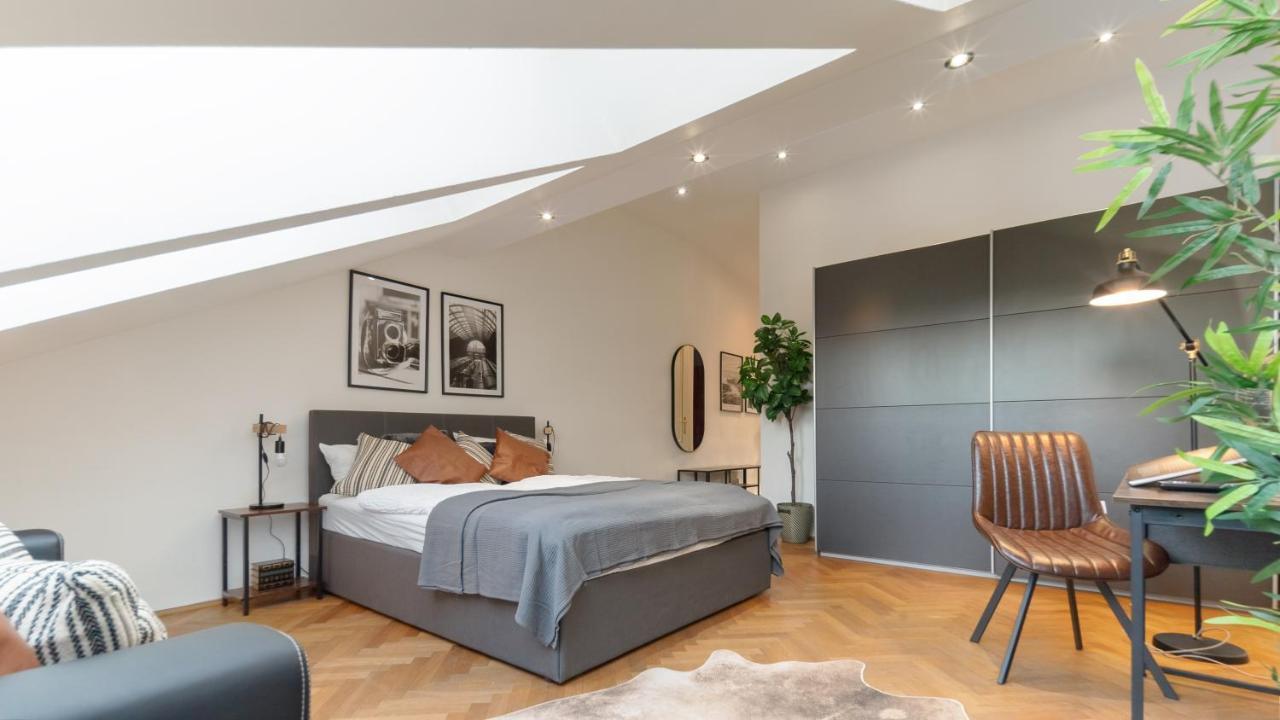 King Bed Netflix Central&near Metro, 109