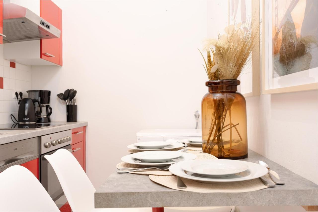 Designer Apartments, 2 Min To U1 Reumannplatz Appartement *
