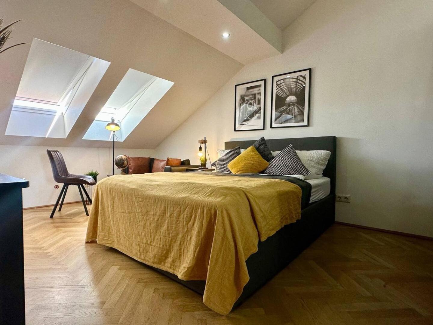 King Bed Netflix Central&near Metro, 109 *