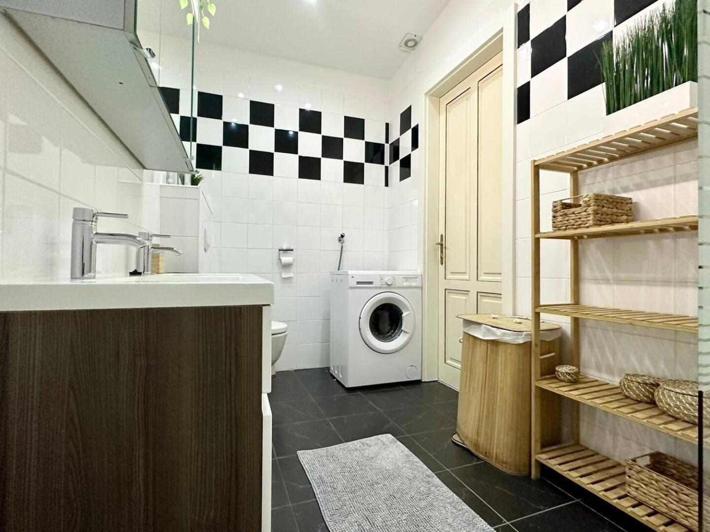 Designer Apartments, 2 Min To U1 Reumannplatz Appartement *